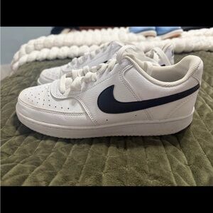 Nike White and Black Sneakers